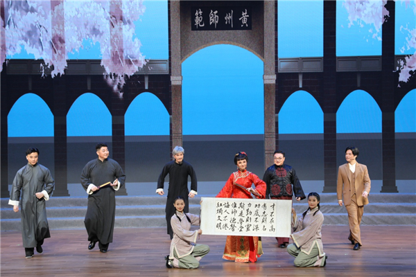 我校大型原创黄梅戏《霜天红烛》走进皖西学院_fororder_02